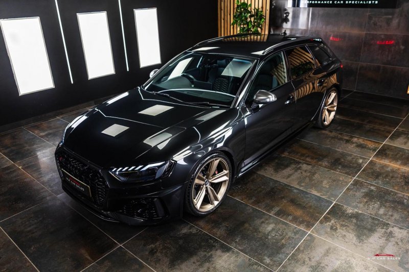 AUDI RS4