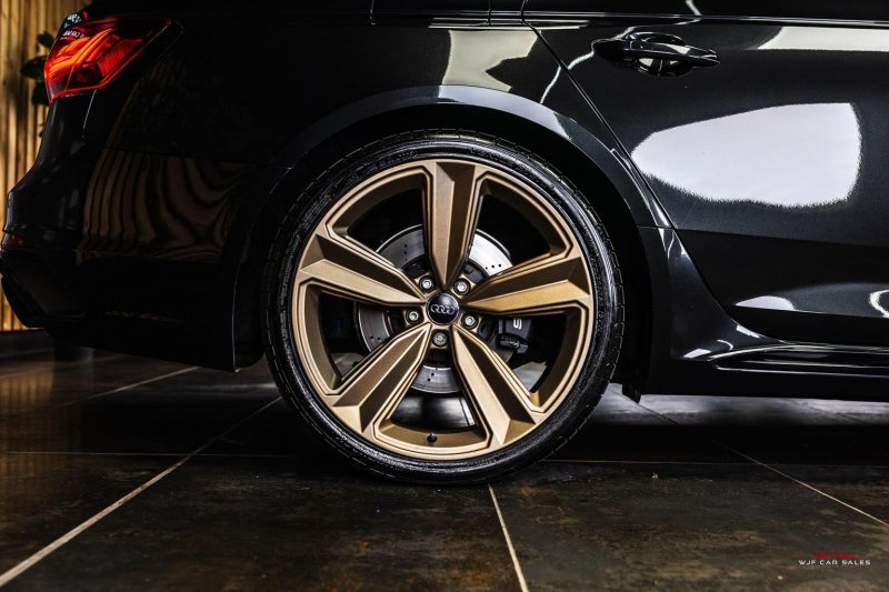 AUDI RS4