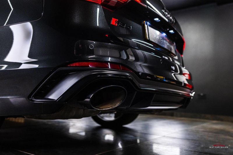 AUDI RS4