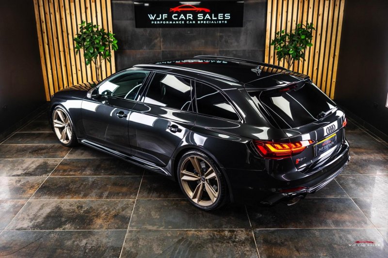 AUDI RS4
