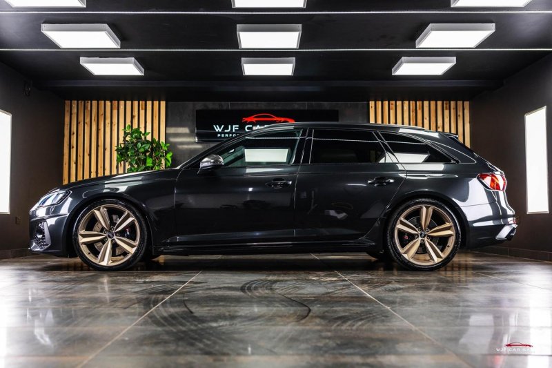 AUDI RS4