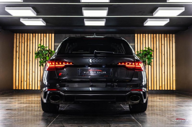 AUDI RS4