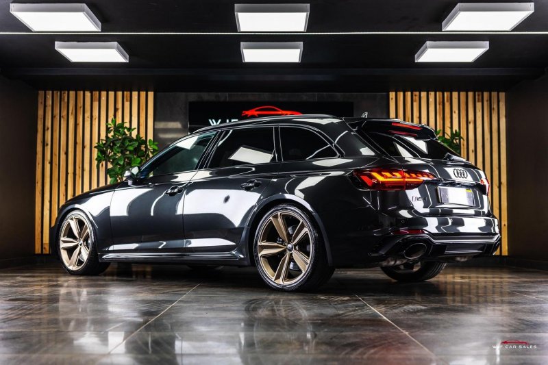 AUDI RS4