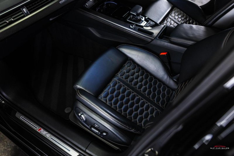 AUDI RS4