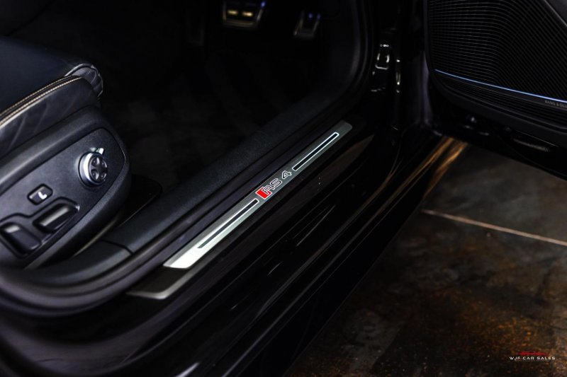 AUDI RS4