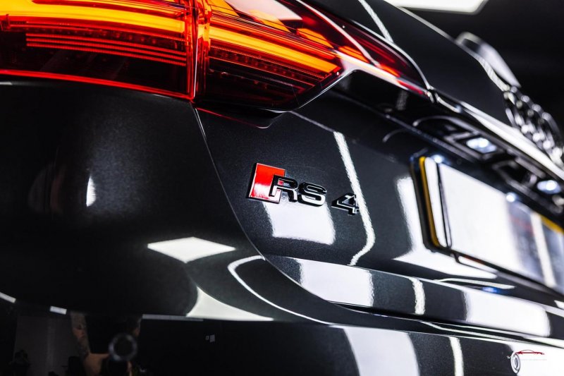 AUDI RS4
