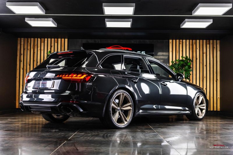 AUDI RS4