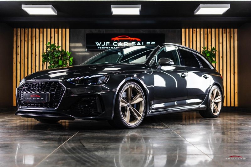 AUDI RS4