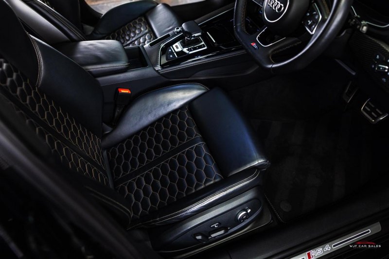 AUDI RS4