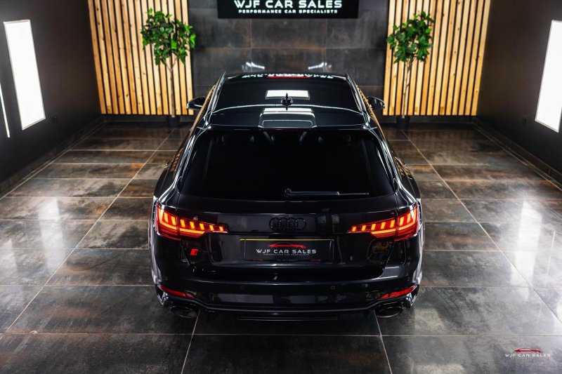 AUDI RS4