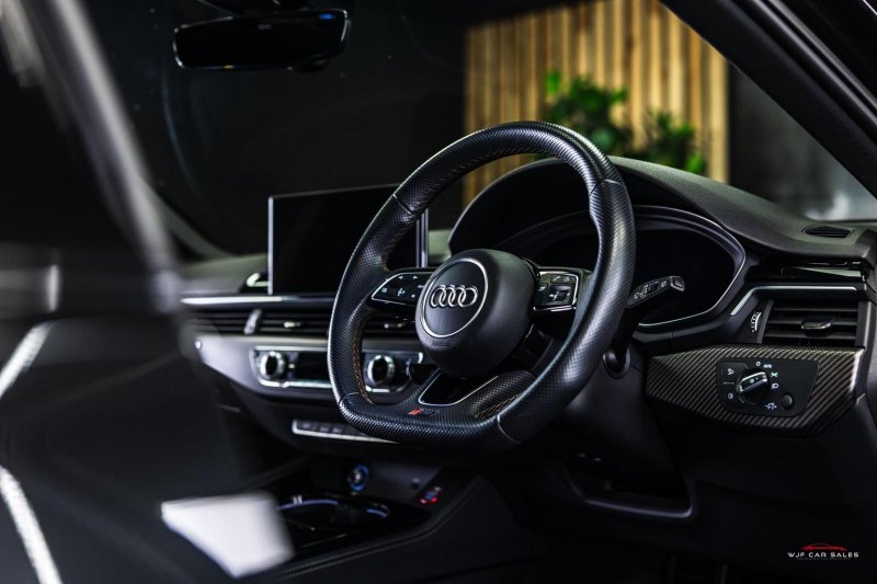 AUDI RS4