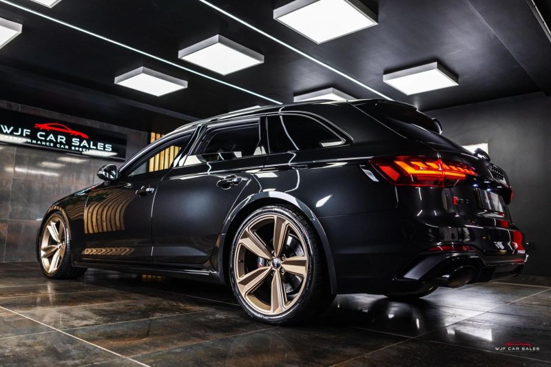 AUDI RS4