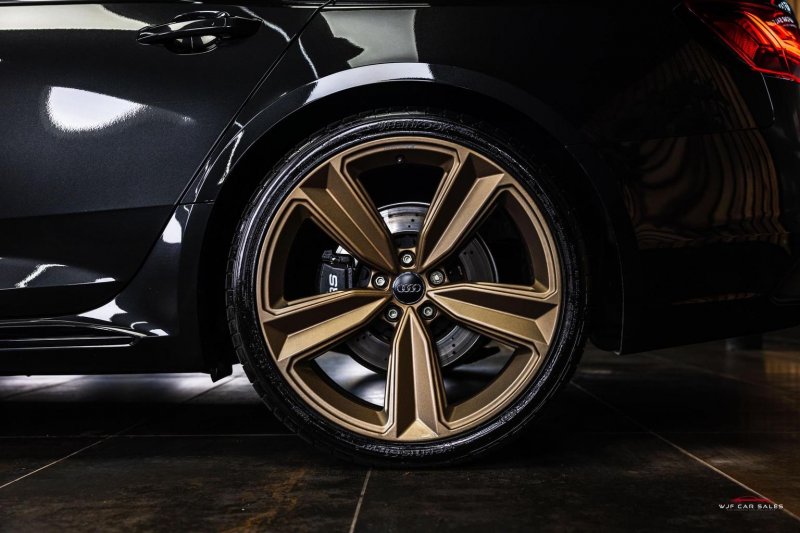 AUDI RS4