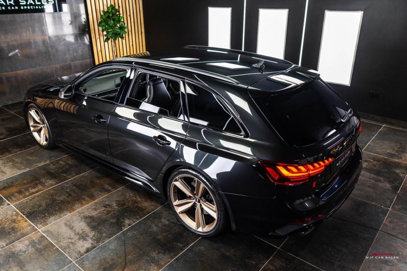 AUDI RS4