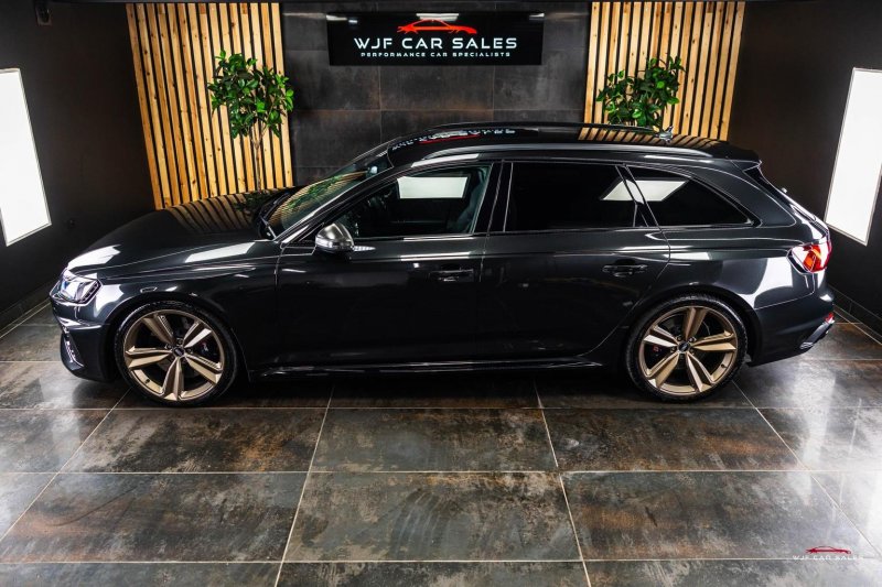 AUDI RS4