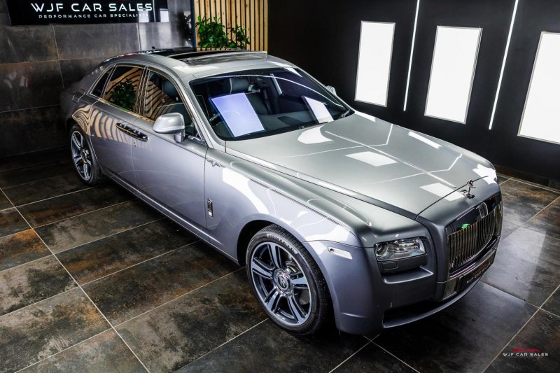 ROLLS-ROYCE GHOST