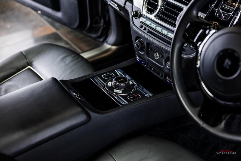 ROLLS-ROYCE GHOST