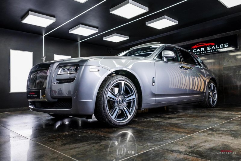 ROLLS-ROYCE GHOST