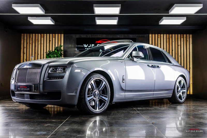 ROLLS-ROYCE GHOST