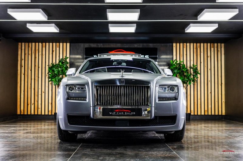 ROLLS-ROYCE GHOST