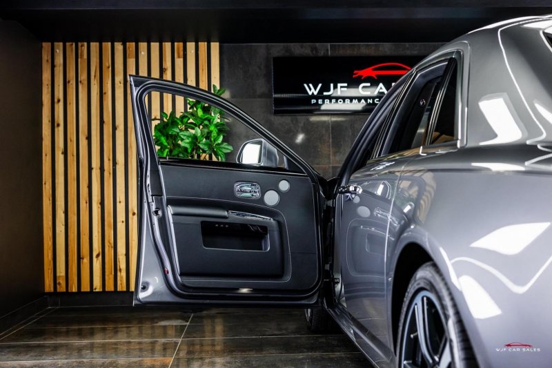 ROLLS-ROYCE GHOST