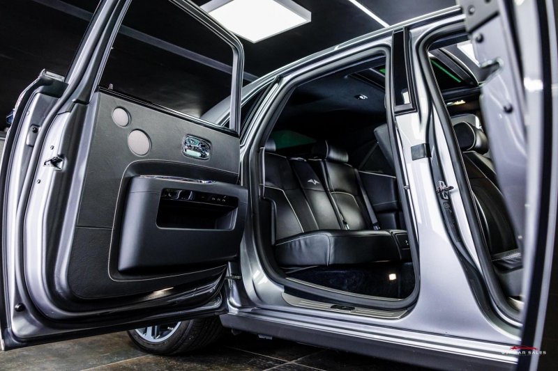 ROLLS-ROYCE GHOST