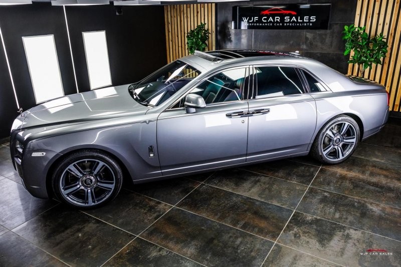 ROLLS-ROYCE GHOST