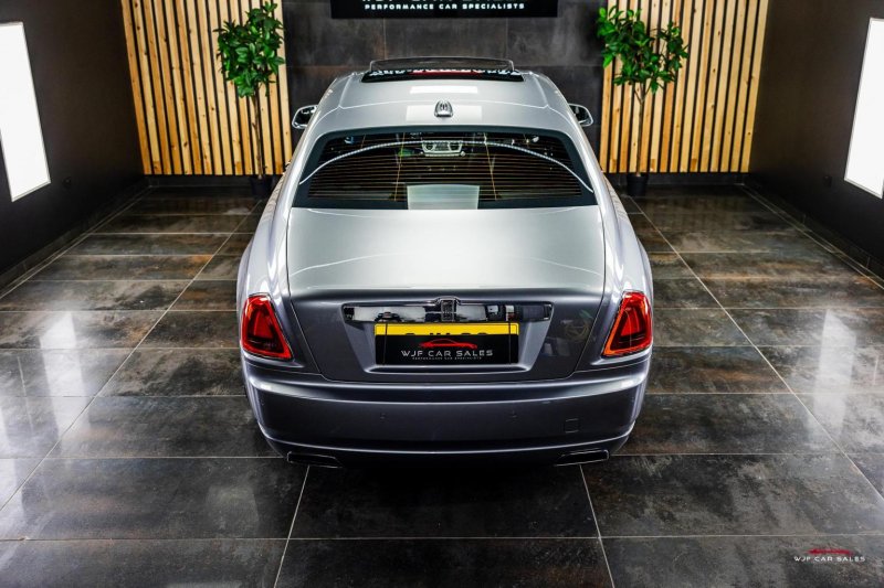 ROLLS-ROYCE GHOST