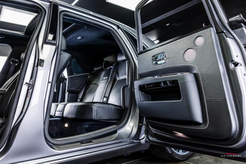 ROLLS-ROYCE GHOST