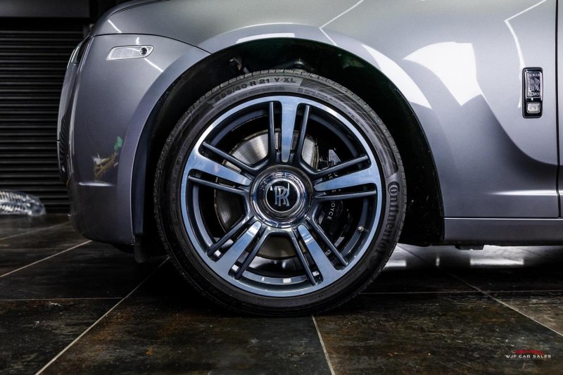 ROLLS-ROYCE GHOST